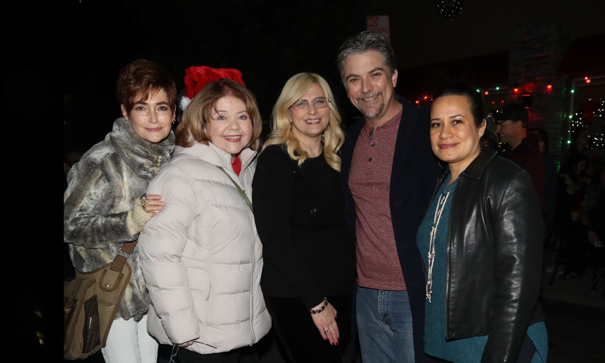 Toluca Lake Chamber Tree lighting_Reduced files_30