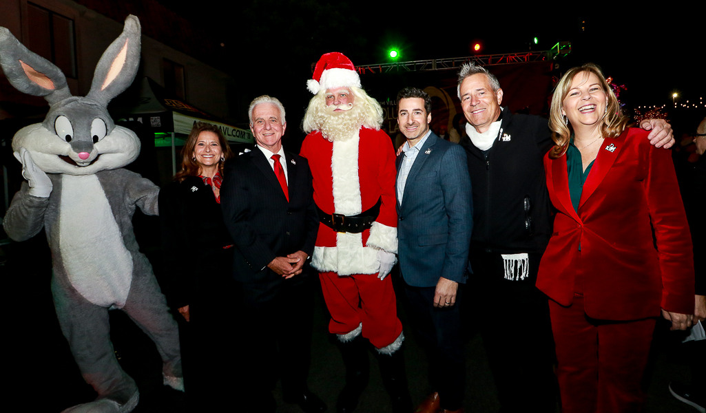 Toluca Lake Christmas Tree 2023 Lighting © (Ross A Benson)